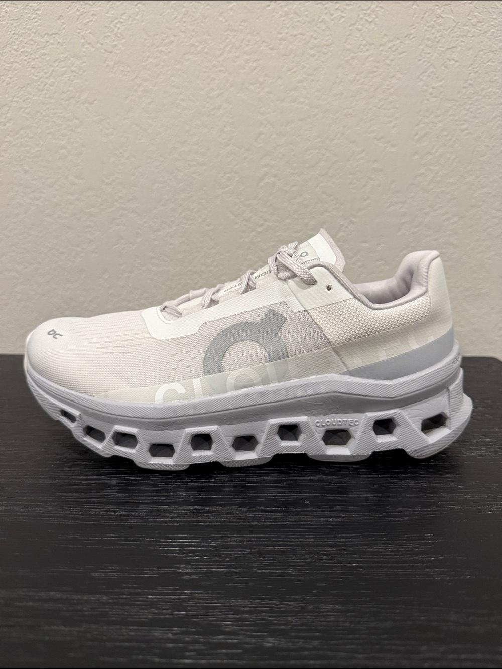 On Cloud Running White and Light Gray Women's Size 8.5 W8.5 Cloudmonster Shoes